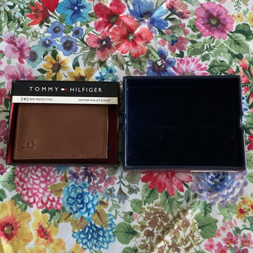 Tommy Hilfiger Classic Brown Leather Wallet